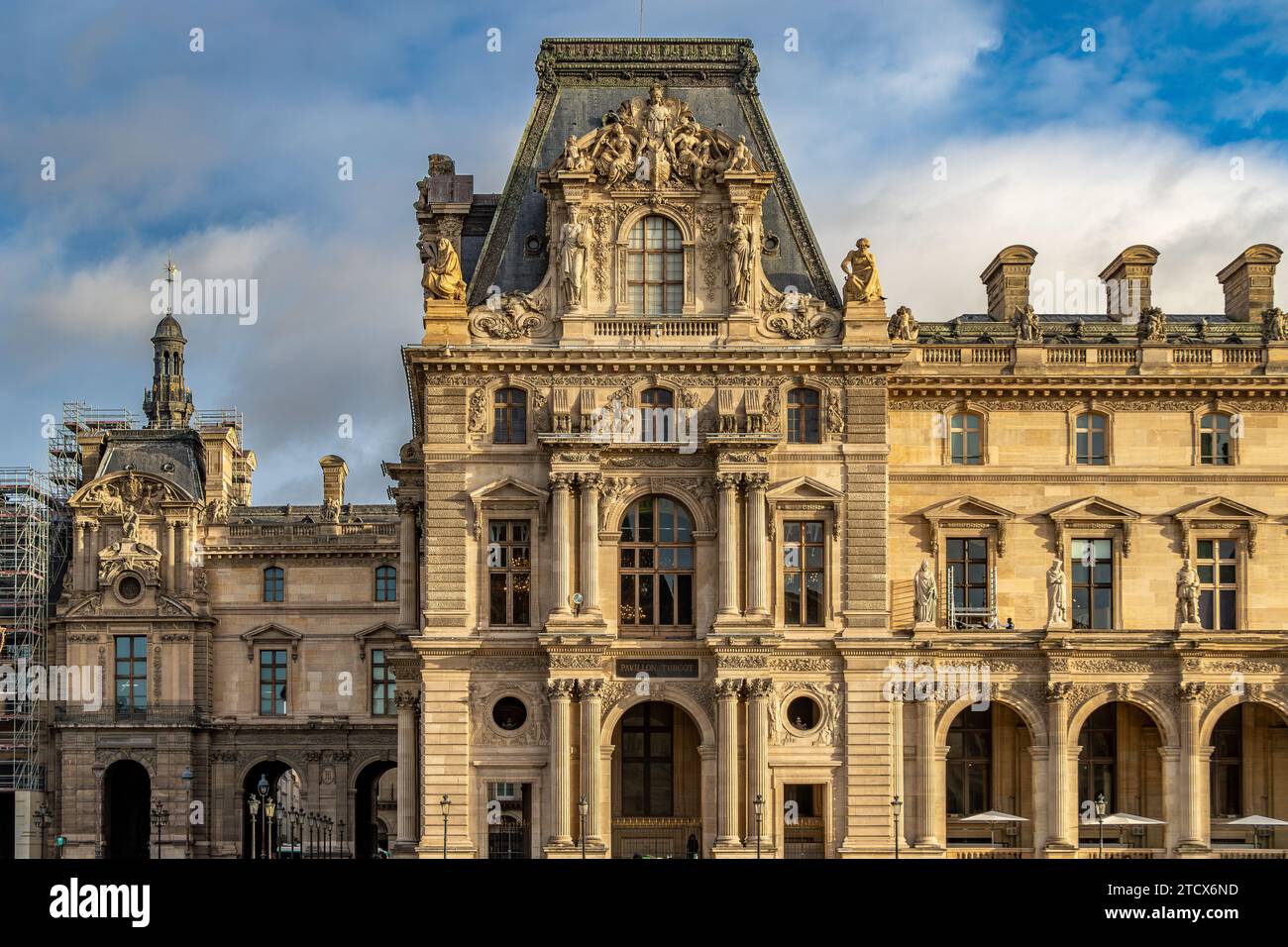 L'esterno del Museo del Louvre a Parigi in Francia Foto Stock