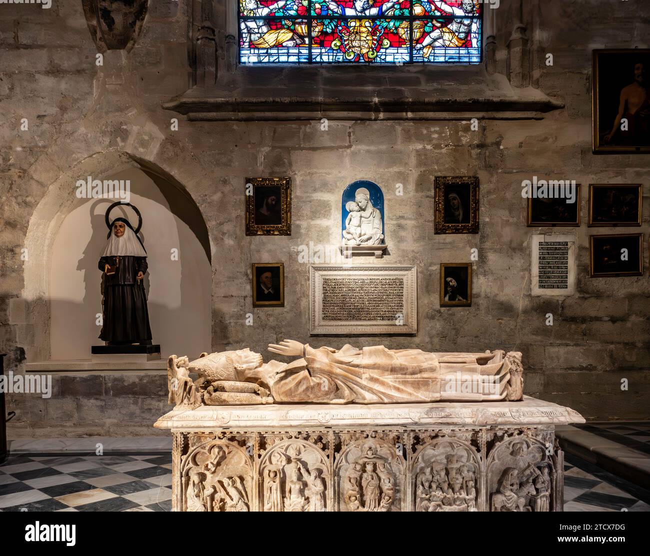 La tomba dell'arcivescovo Gonzalo de Mena y Roelas, arcivescovo di Siviglia del XIV secolo nella cattedrale di Siviglia. Foto Stock