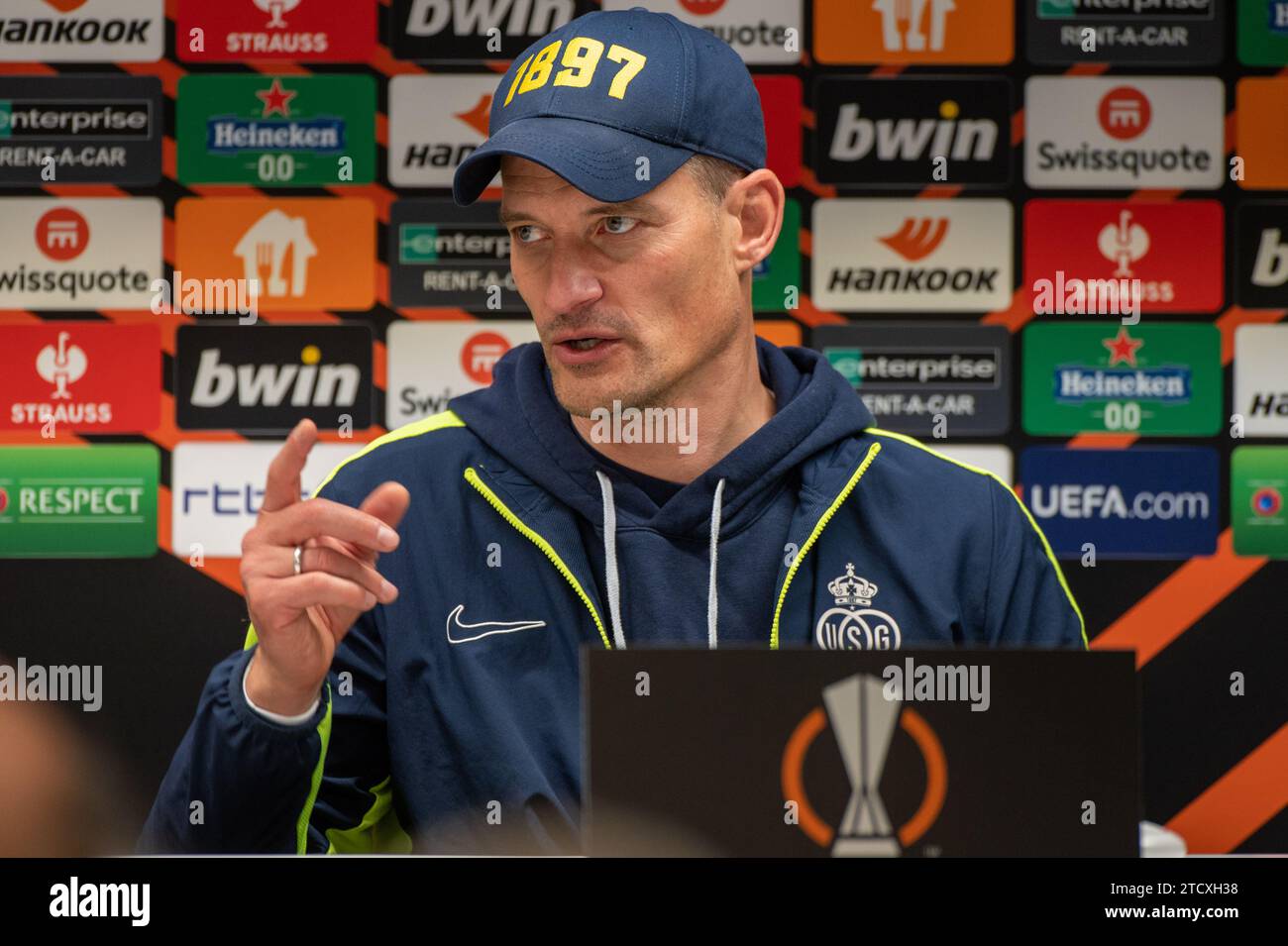 Bruxelles, Belgio. 14 dicembre 2023. Alexander Blessin, allenatore dell'Union SG durante la conferenza stampa dopo la partita del gruppo e di UEFA Europa League tra R. Union Saint-Gilloise e Liverpool FC al RSC Anderlecht Stadium di Bruxelles, Belgio, il 14 dicembre 2023 (foto di Andrew SURMA/ Credit: SIPA USA/Alamy Live News Foto Stock