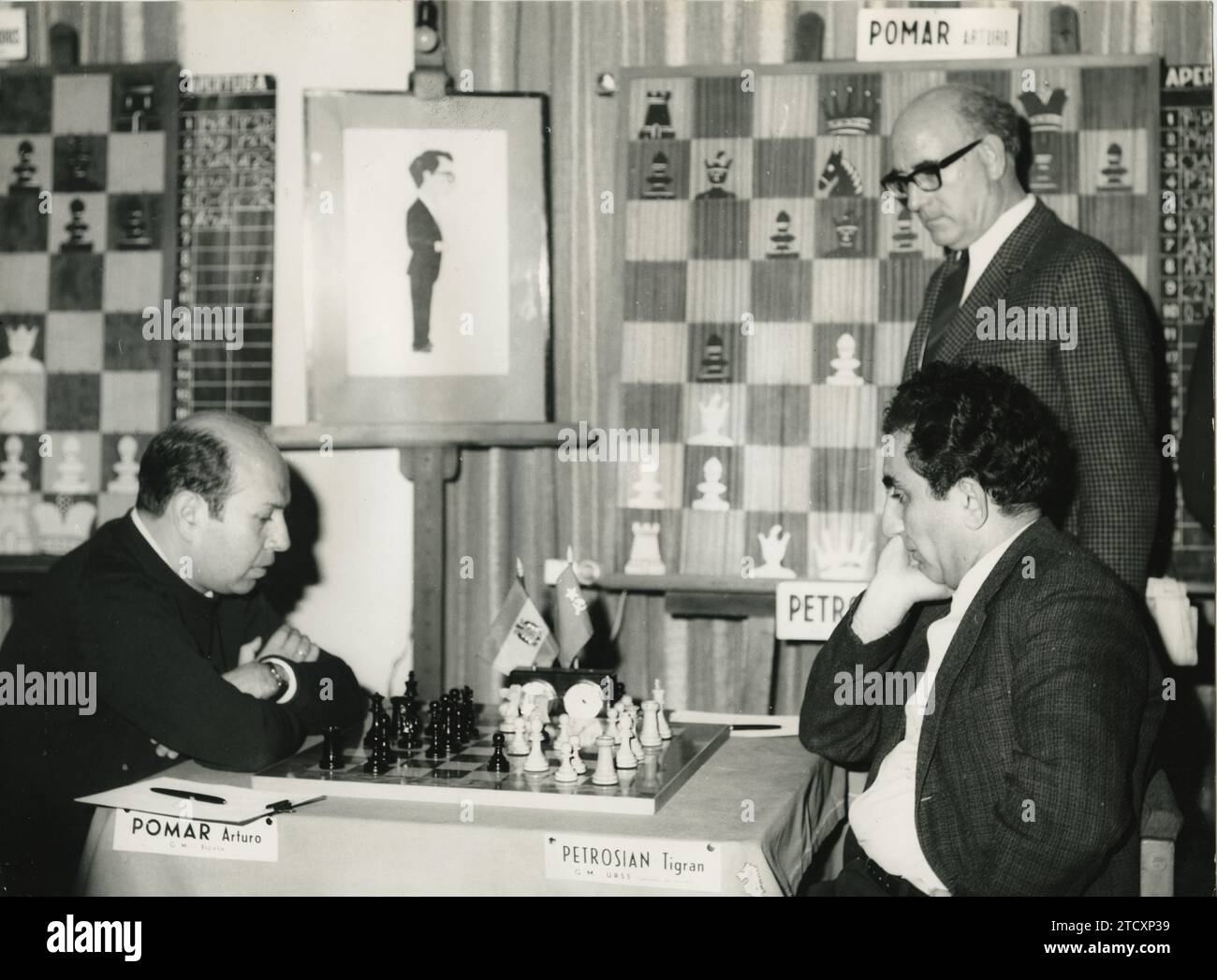 Palma di Maiorca, febbraio 1969. Pomar, il nostro "prodigio" scacchistico, disegna con il campione del mondo Petrosián. Crediti: Album / Archivo ABC / Juan Iriarte Foto Stock