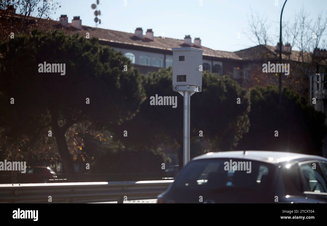 Madrid, 01/03/2015. Nuovo radar posizionato sul Paseo de la Castellana vicino all'ospedale la Paz. Foto: Oscar del Pozo. ARCHDC. Crediti: Album / Archivo ABC / Oscar del Pozo Foto Stock