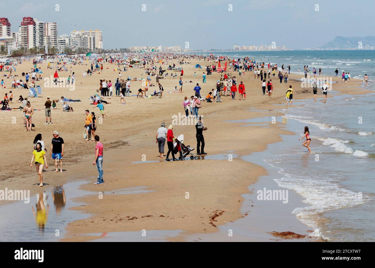 Gandía (Valencia), 04/05/2012. Settimana Santa, giovedì Santo. Aspetto della spiaggia di Gandía. Foto: Mikel Ponce Archdc. Crediti: Album / Archivo ABC / Mikel Ponce Foto Stock