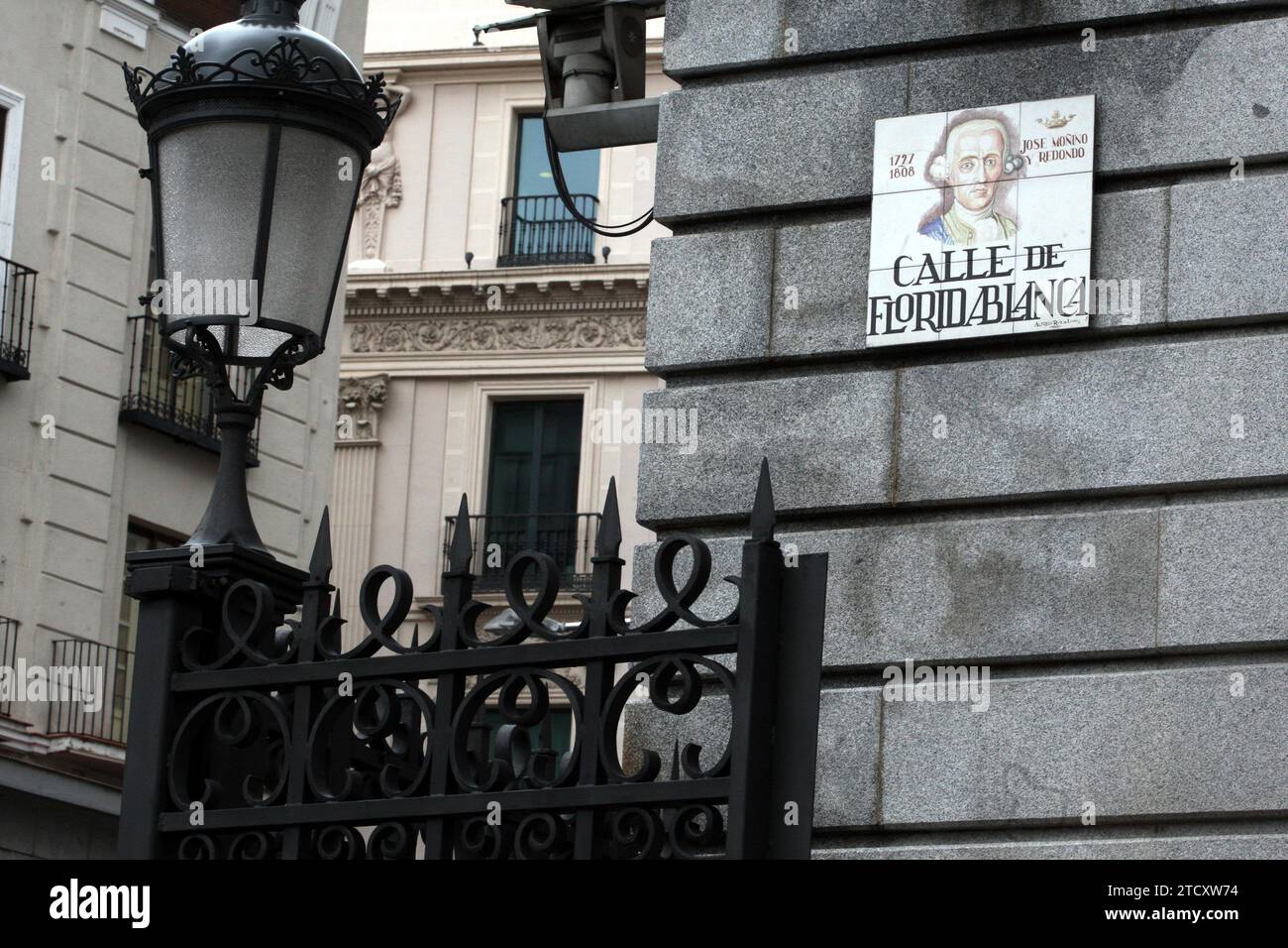 Madrid 03-21-2012 relazione sul Congresso dei deputati foto Jaime Garcia Archdc nell'immagine Florida Blanca Street l'unica strada pedonale di Madrid chiusa al pubblico. Crediti: Album / Archivo ABC / Jaime García Foto Stock