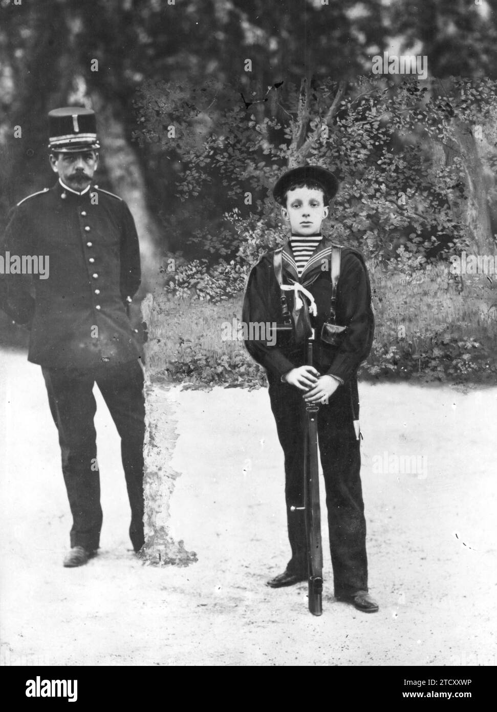 Il monarca Alfonso XIII con il suo istruttore militare Juan Lóriga, conte di Grove, nel 1895. Crediti: Album / Archivo ABC Foto Stock