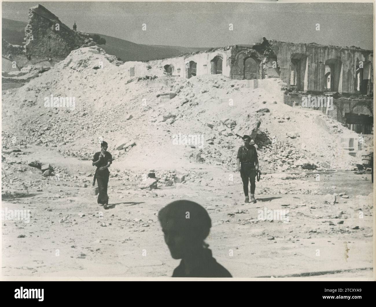 Castro Urdiales (Cantabria), luglio 1936. Guerra civile spagnola. Detriti della chiesa demoliti durante i bombardamenti. Crediti: Album / Archivo ABC / Campua Foto Stock