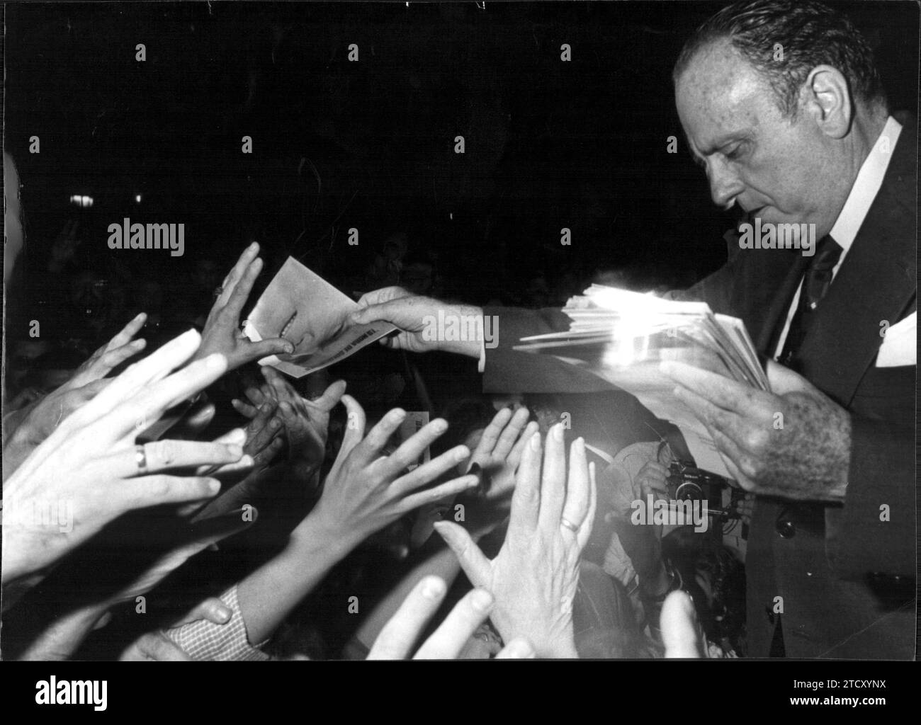 09/30/1982. L'alleanza popolare raduna in uno dei quartieri alla periferia di Madrid durante la campagna elettorale per le elezioni generali che si terranno il 28 di questo mese. Crediti: Album / Archivo ABC Foto Stock