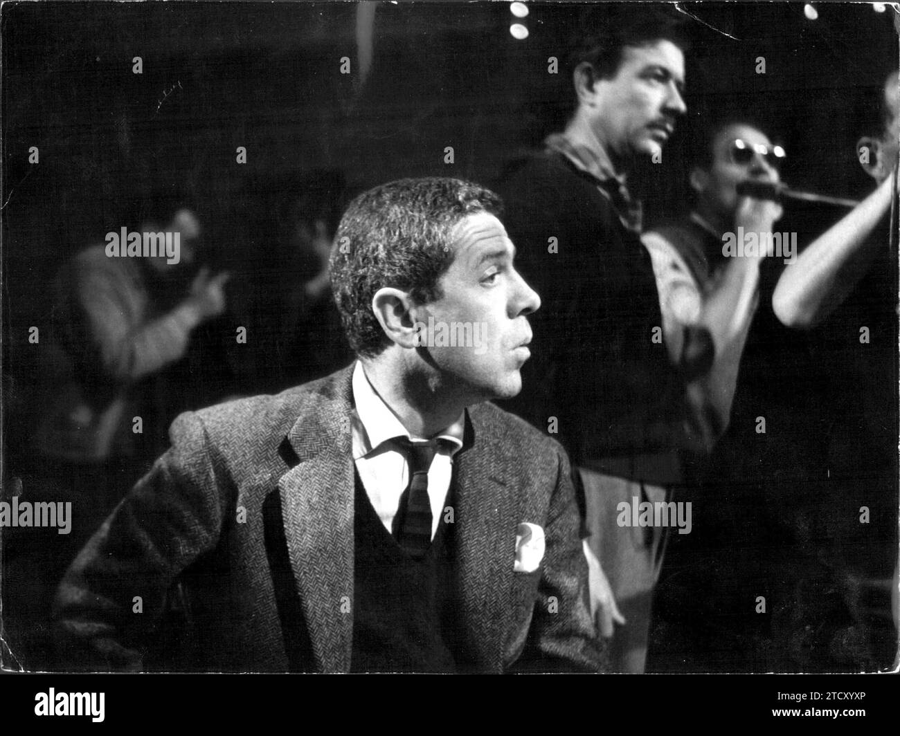 Manresa (Barcellona), 1961. Luis García Berlanga durante le riprese di "Plácido". Crediti: Album / Archivo ABC Foto Stock