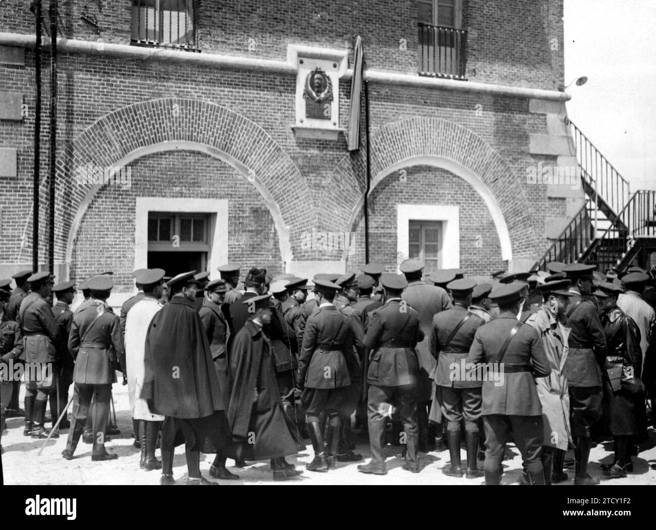 12/31/1927. Scoperta della lapide commemorativa del comandante dell'artiglieria Don Francisco Valledor, vittima di uno sfortunato incidente quando stava effettuando test con bombe aeroplane. Crediti: Album / Archivo ABC / José Zegri Foto Stock