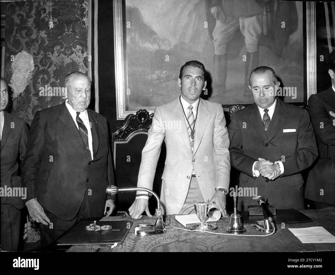 10/29/1970. Santana, medaglia d'oro di Madrid. Nell'immagine, con Carlos Arias Navarro e Santiago Bernabeú. Crediti: Album / Archivo ABC / Teodoro Naranjo Domínguez Foto Stock