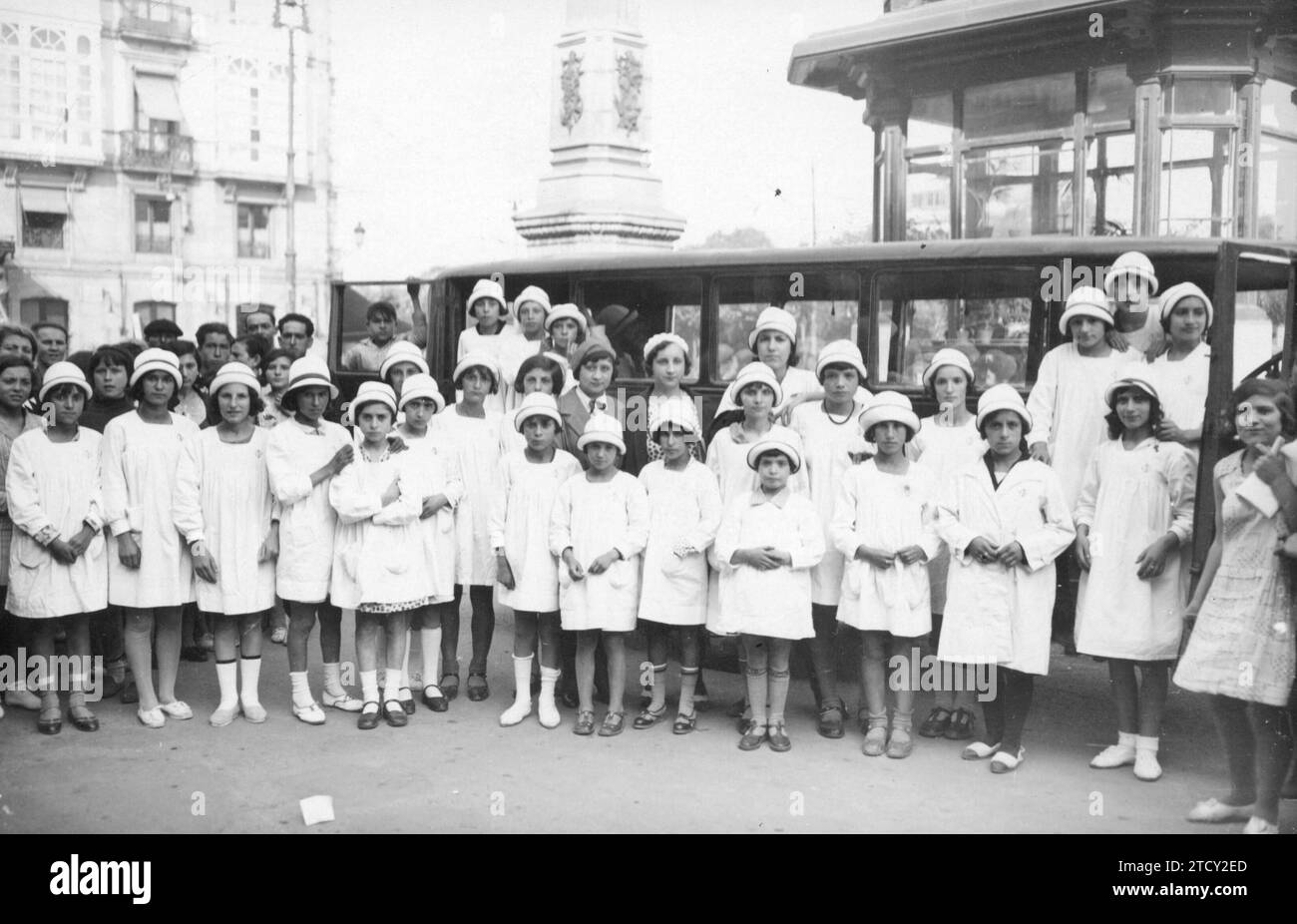 01/01/1931. La Coruna. Le ragazze delle Free Popular Schools finanziate da Charitable People partono per San Fiz, con alcuni dei loro insegnanti, per trascorrere una stagione di svago. Crediti: Album / Archivo ABC / foto Blanco Foto Stock