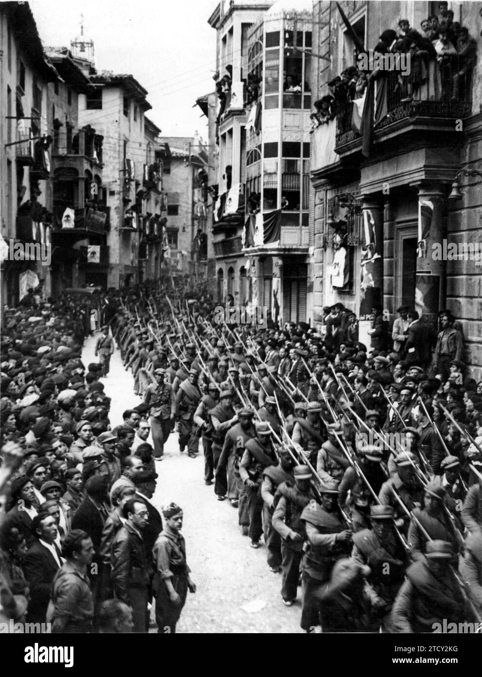 04/30/1937. Primo maggio. Omaggio al Messico. Sfilata davanti al delegato dell'ambasciata messicana, a Caspe (Saragozza). Crediti: Album / Archivo ABC / Agullo Padros Foto Stock