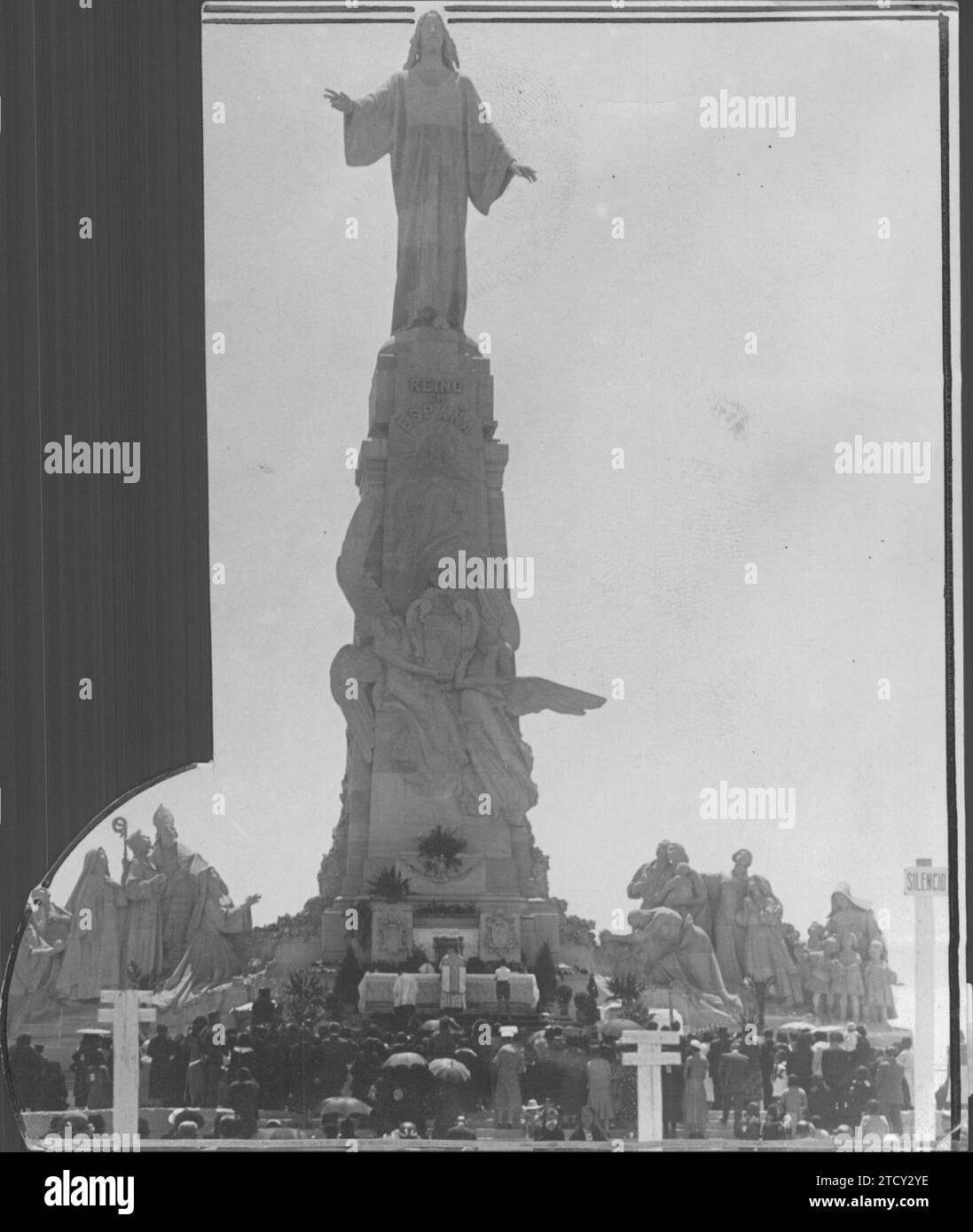 01/31/1930. Messa testimoniata da numerosi fedeli al Monumento al Sacro cuore di Gesù. Crediti: Album / Archivo ABC Foto Stock