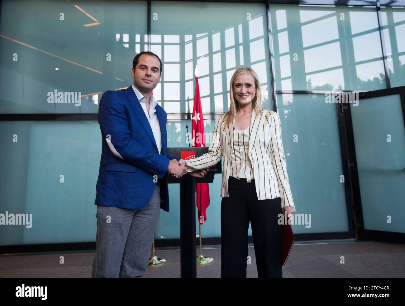 Madrid, 17/06/2015. Incontro tra Cristina Cifuentes (PP) e Ignacio Aguado (Ciudadanos) per la formazione del governo della Comunità di Madrid. Foto: Ángel de Antonio ARCHDC. Crediti: Album / Archivo ABC / Ángel de Antonio Foto Stock