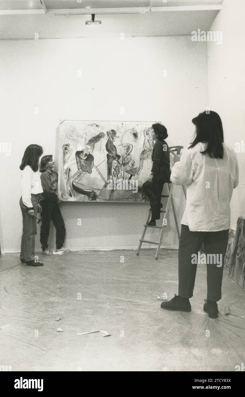 Madrid, febbraio 1991. Installazione di una delle opere che saranno esposte alla Fiera Internazionale d'Arte Contemporanea. Crediti: Album / Archivo ABC Foto Stock