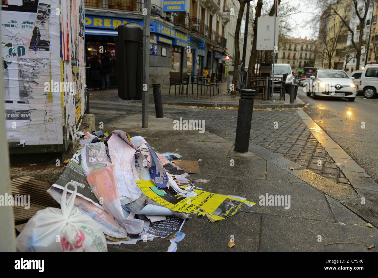 Madrid, 01/03/2015. Rapporto sullo sporco nelle strade di Madrid. Nell'immagine, via Argumosa a Lavapiés. Foto: Maya Balanya ARCHDC. Crediti: Album / Archivo ABC / Maya Balanya Foto Stock