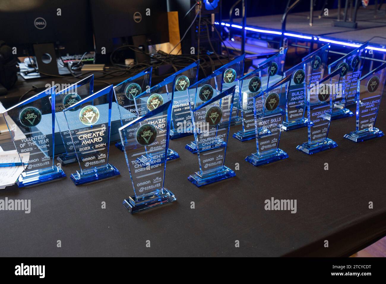 Trofei in mostra durante il VEX Worlds Championship qualificando One World Showcase Event presso UC Berkeley martedì 21 novembre 2023. Foto Stock
