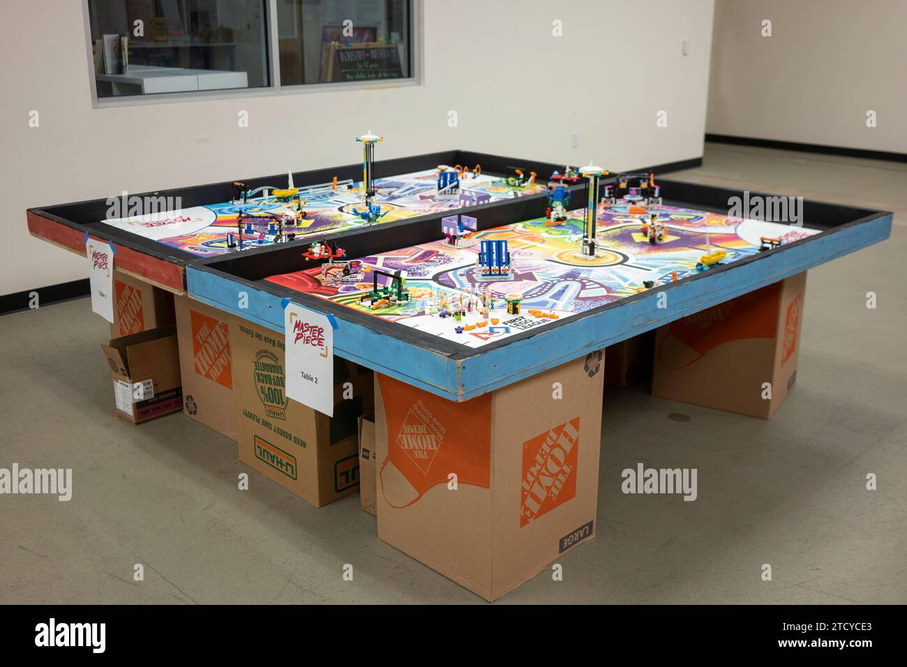 PRIMO campo di competizione LEGO League (FLL) visto in un torneo FLL regionale a Salem, Oregon, sabato 2 dicembre 2023. Foto Stock