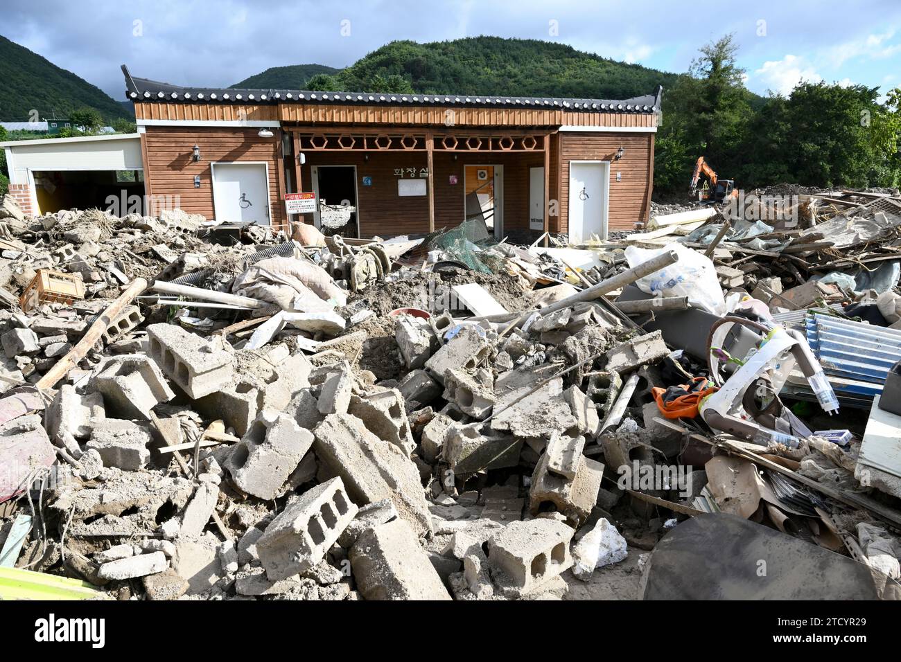 Scenario del villaggio danneggiato dal tifone Hinnamno che colpì Gyeongju, Pohang, Corea nel settembre 2022 Foto Stock