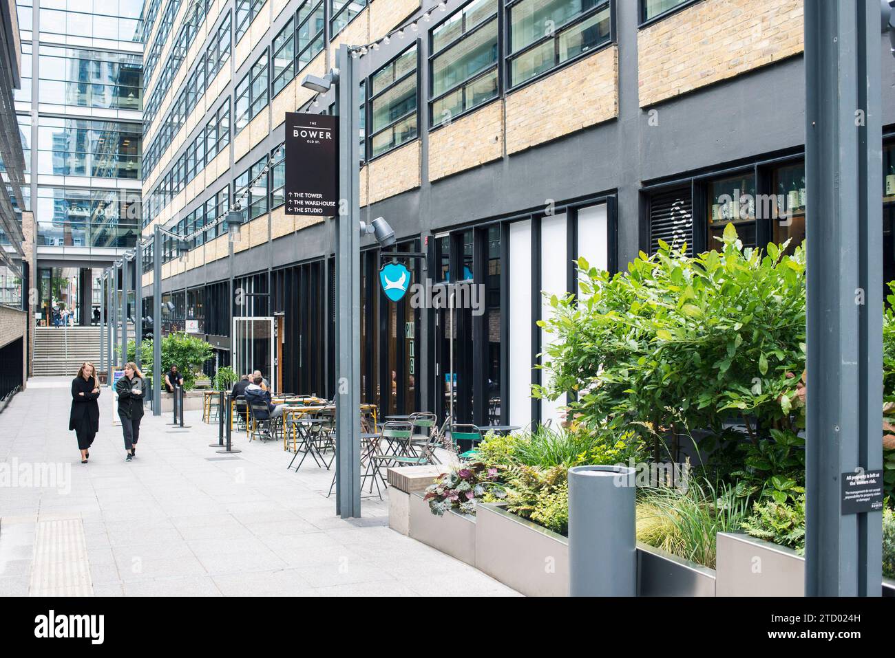 Foto di aspetti di edifici e architettura a Shorehditch, Old Street, Londra. Mostra moderni edifici di uffici. Foto Stock