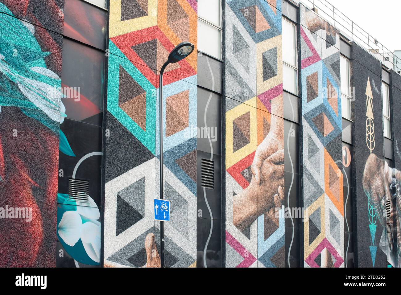 Street art e graffiti per le strade dell'elegante Shoreditch di Londra Foto Stock