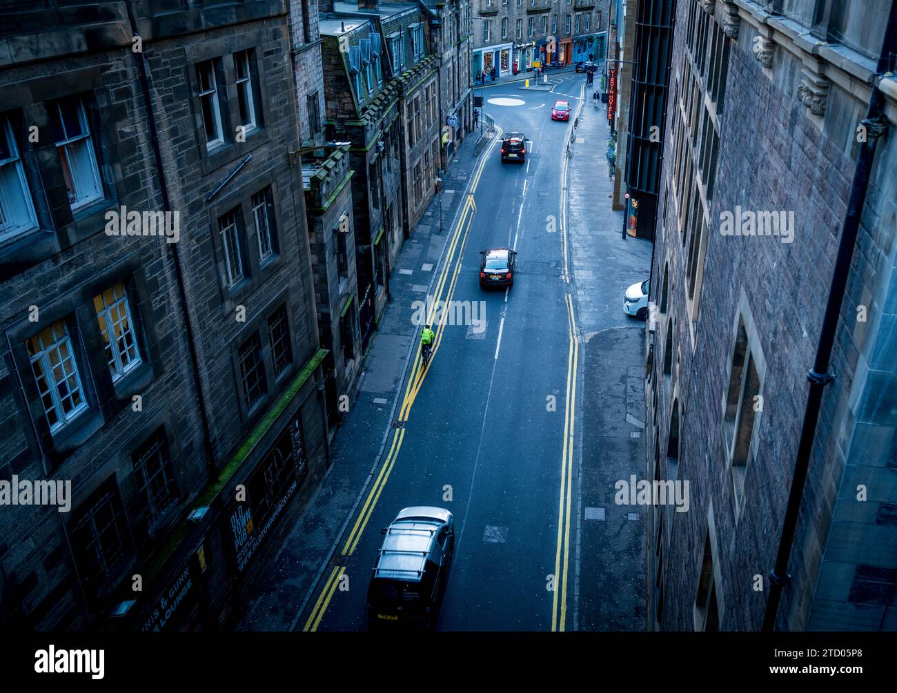 Guardando il Cowgate dal George 1V Bridge, Edimburgo, Scozia Foto Stock