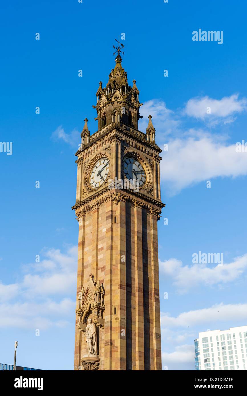 Albert Memorial Clock, torre dell'orologio costruita nel XIX secolo dedicata al principe Alberto in Queen's Square nel centro di Belfast, Irlanda del Nord Foto Stock