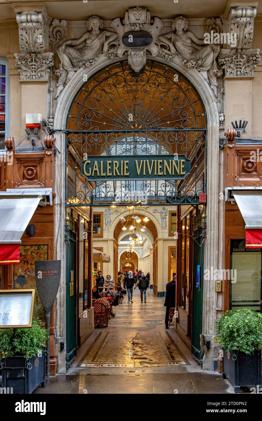 L'entrata alla Galerie Vivienne, una splendida galleria di negozi coperta costruita nel 1823 e situata nel 2° arrondissement di Parigi, in Francia Foto Stock