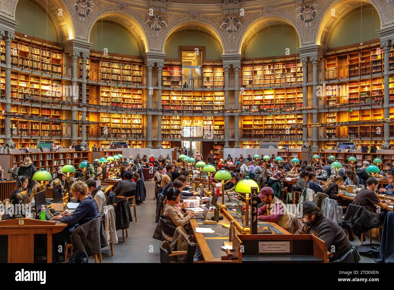 La magnifica sala di lettura ovale della Bibliotheque Nationale de France , Richelieu Site, Parigi, Francia Foto Stock