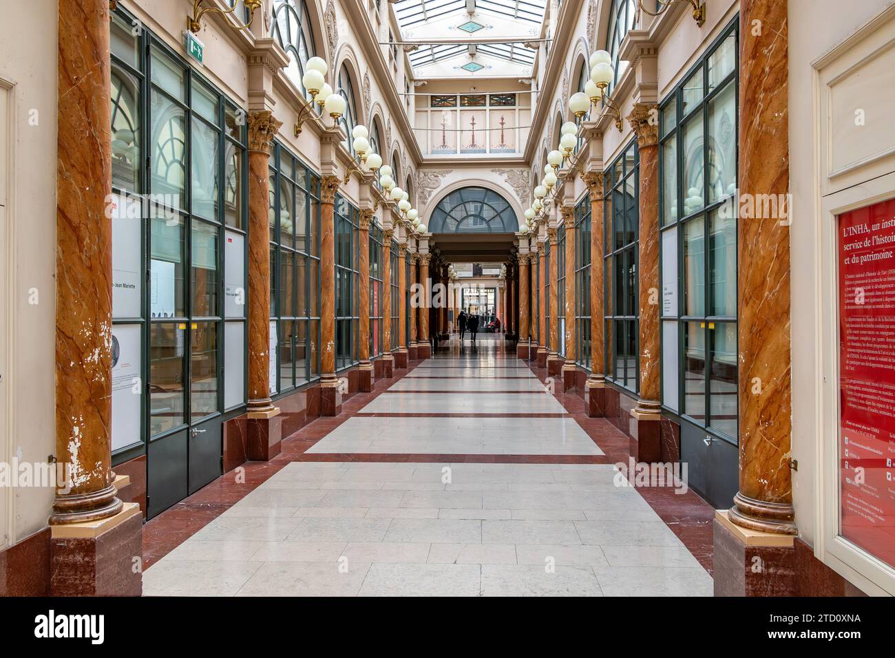 All'interno della Galerie Colbert , questo portico coperto appartiene alla Bibliothèque Nationale, e a differenza di altri portici parigini, non ci sono negozi, Parigi Foto Stock