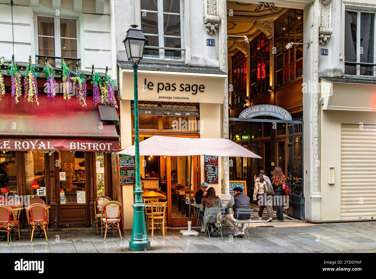 L'ingresso al Passage du Grand-Cerf, uno dei portici coperti più grandi e grandiosi di Parigi, situato nel 2° arrondissement di Parigi Foto Stock