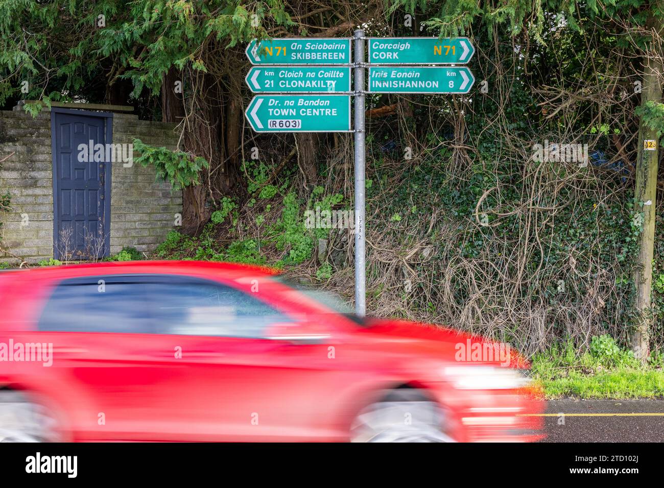 Cartello direzionale sulla N71 a Bandon, West Cork, Irlanda. Foto Stock