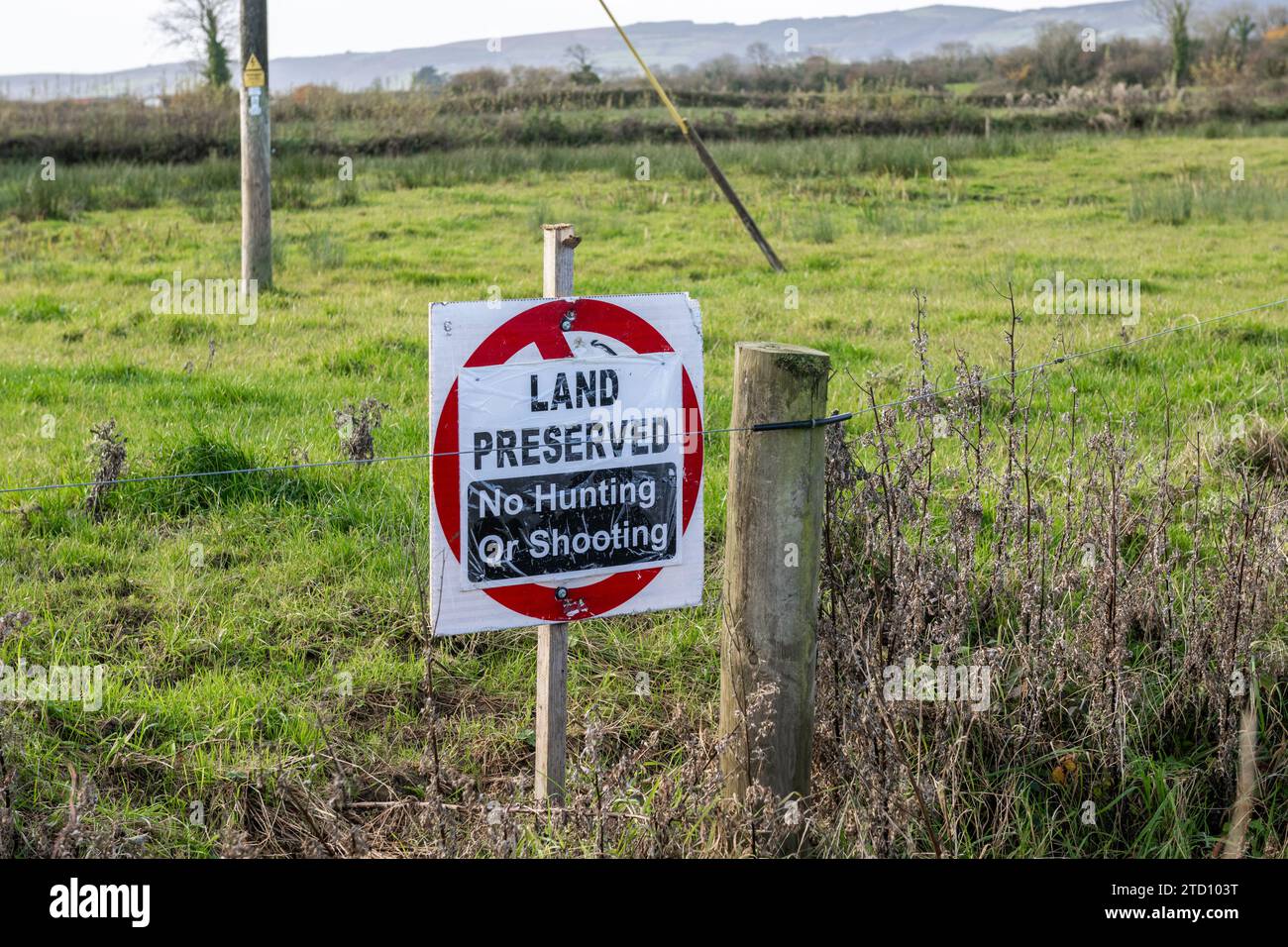 Nessun cartello di caccia o tiro in un campo in Irlanda. Foto Stock