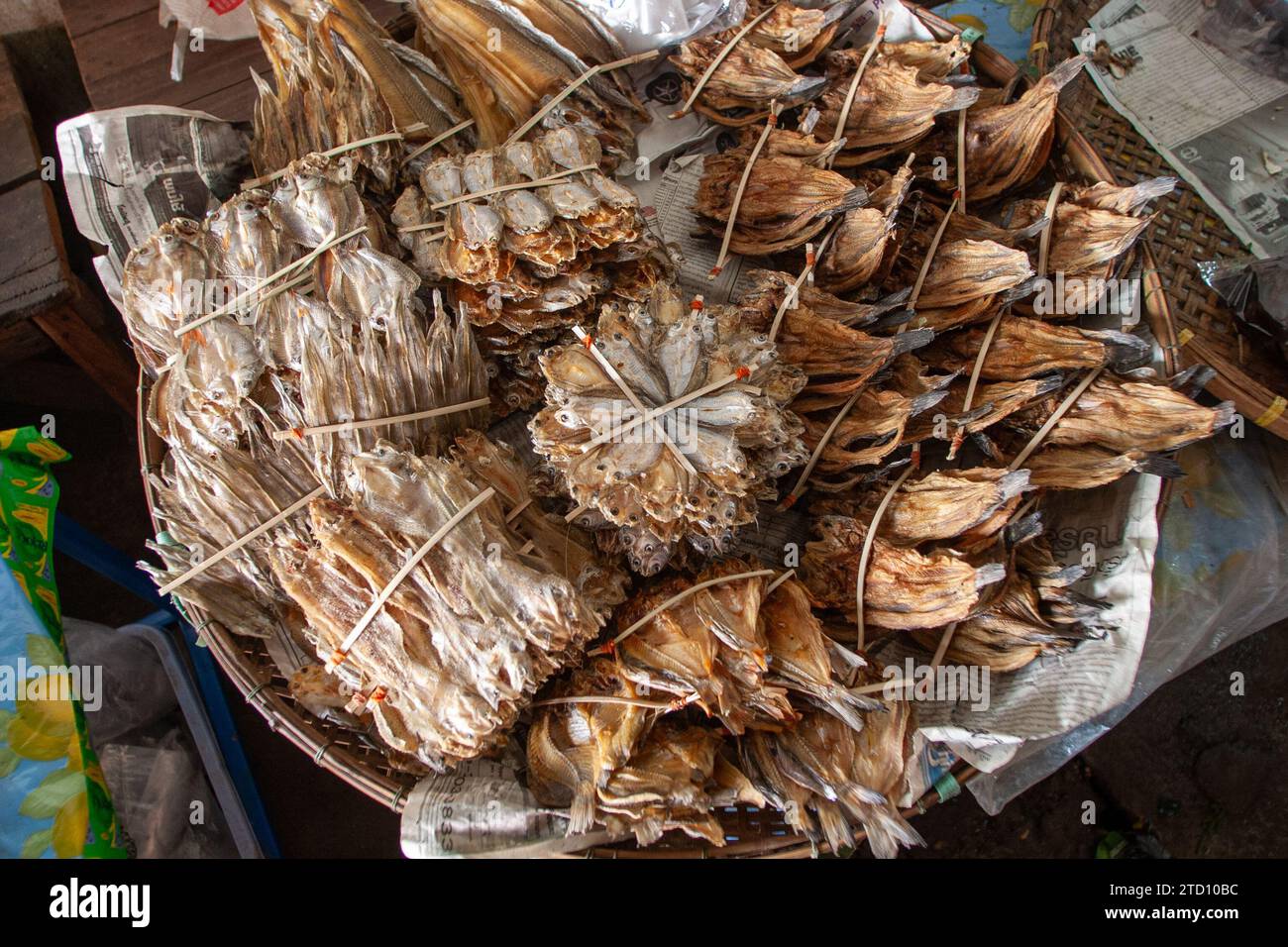 Pesce in vendita nel mercato alimentare di Bangkok, Thailandia Foto Stock