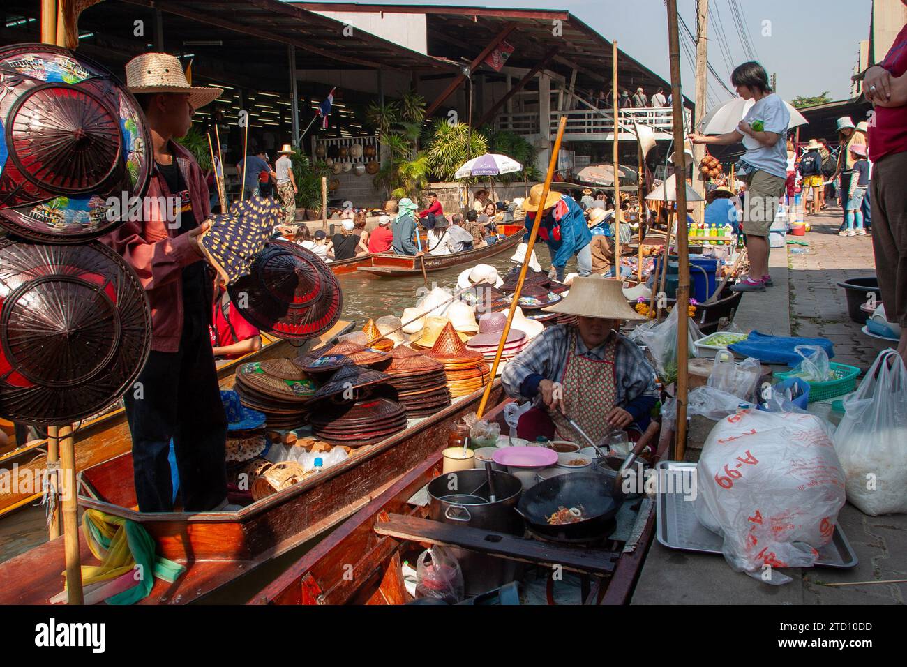 Mercati galleggianti intorno a Bangkok, Thailandia Foto Stock