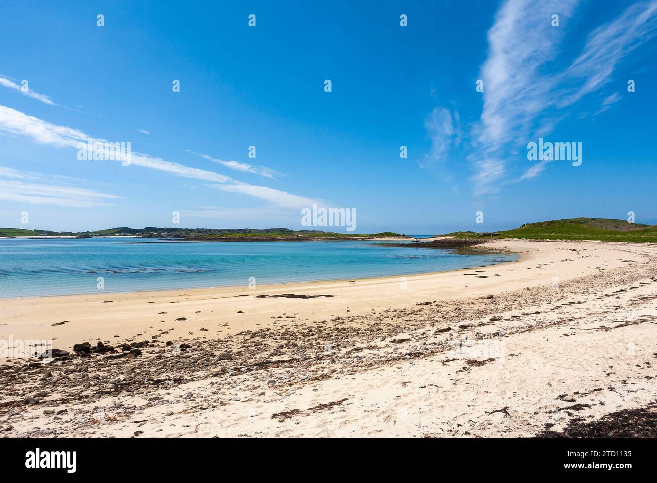 Spiaggia di bassa marea a East Porth, sull'isola disabitata di Teän, Isles of Scilly, Regno Unito Foto Stock