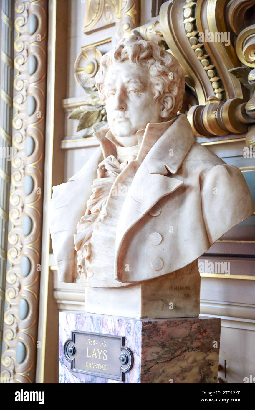 Opéra Garnier ou Palais Garnier, simbolo di Parigi, in una splendida giornata estiva con cielo blu, a Parigi, in Francia Foto Stock
