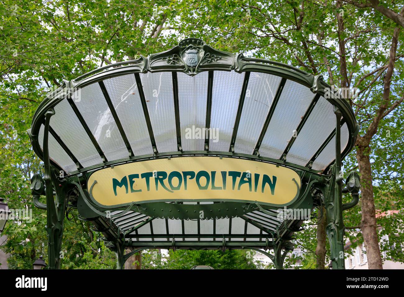 Opéra Garnier ou Palais Garnier, simbolo di Parigi, in una splendida giornata estiva con cielo blu, a Parigi, in Francia Foto Stock