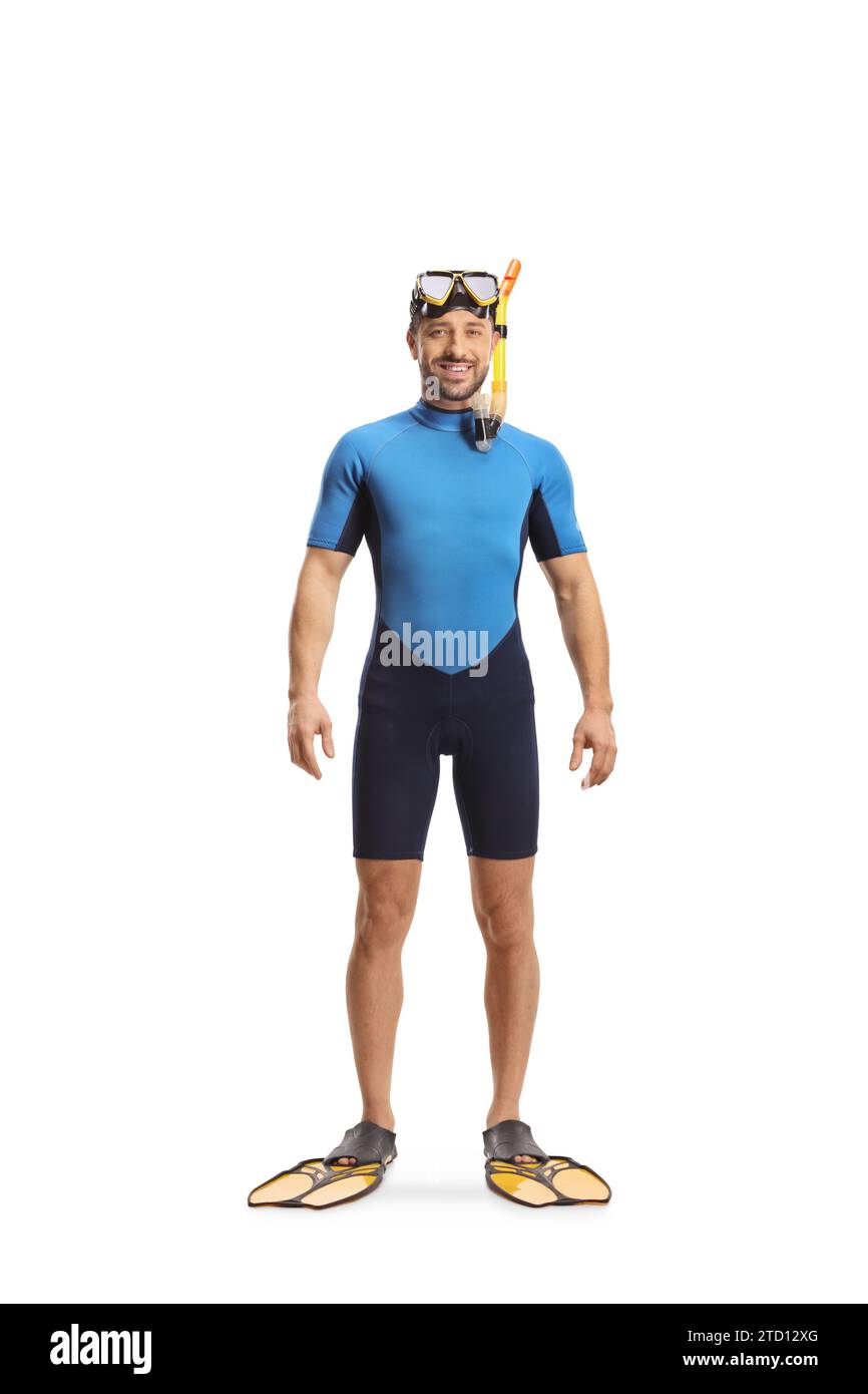 Uomo che indossa un costume da immersione, maschera e pinne isolate su sfondo bianco Foto Stock