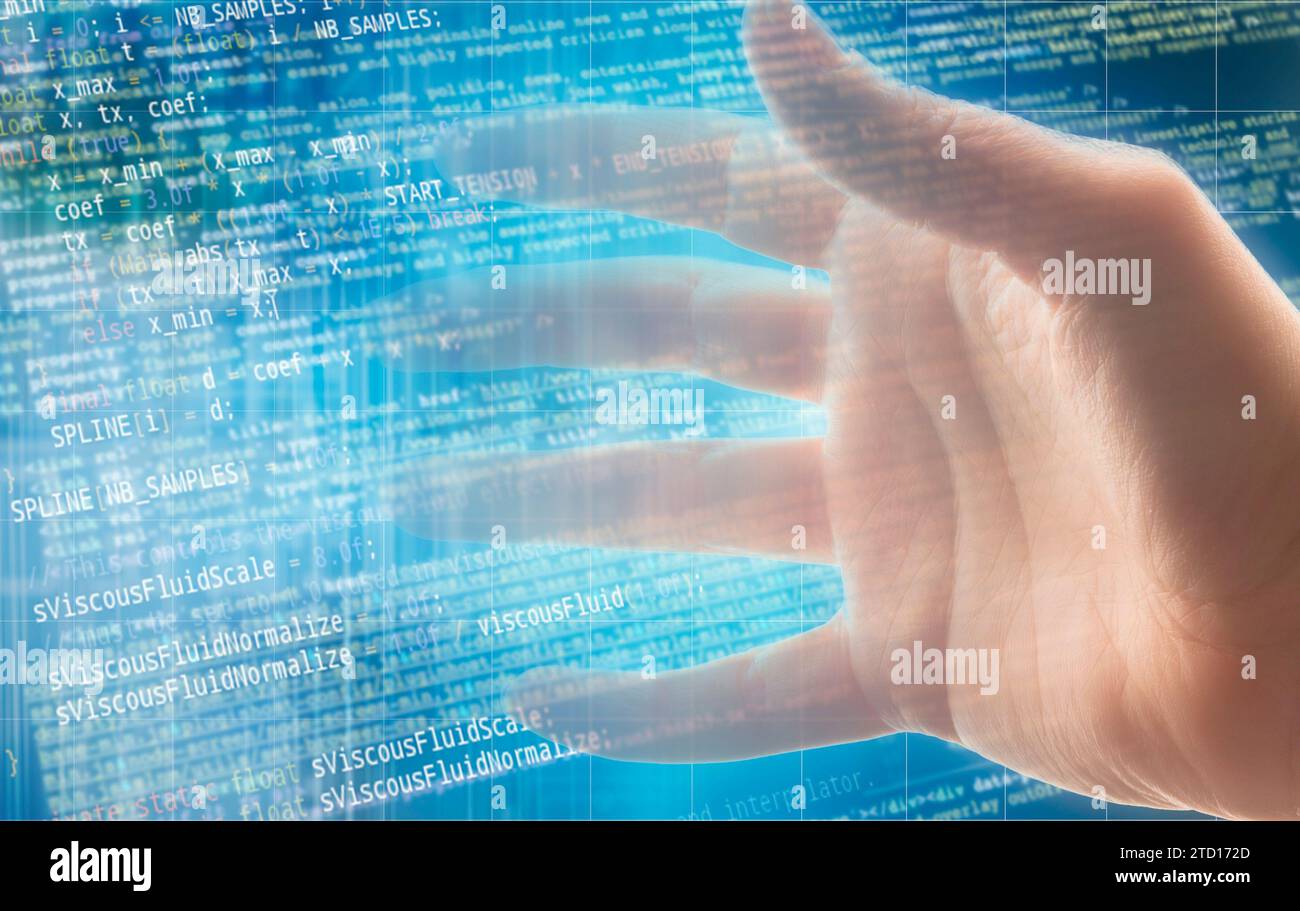 mano che si avvicina a un codice informatico, concetto di violazione dei dati Foto Stock