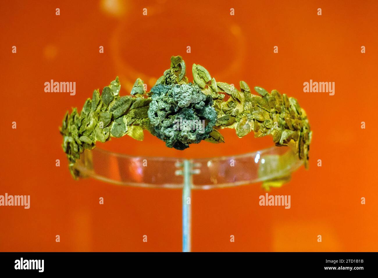 Corona di foglie di mirto con chiusura in argento dai beni funerari di Crepereia Tryphaena, II secolo d.C. - Museo centrale Montemartini, Roma, Italia Foto Stock