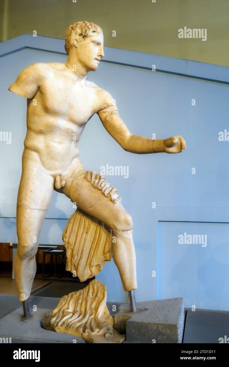 Statua di Teseo. Marmo parigino - Museo centrale Montemartini, Roma, Italia Foto Stock