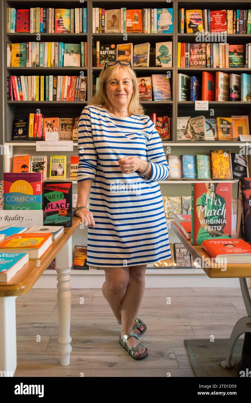 Un ritratto di una piccola impresa nella sua libreria locale. Foto Stock