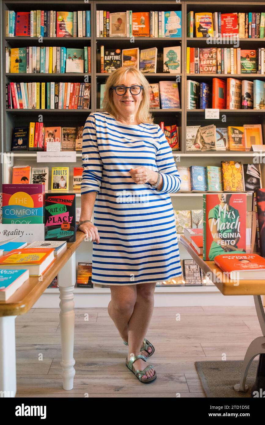 Un ritratto di una piccola impresa nella sua libreria locale. Foto Stock
