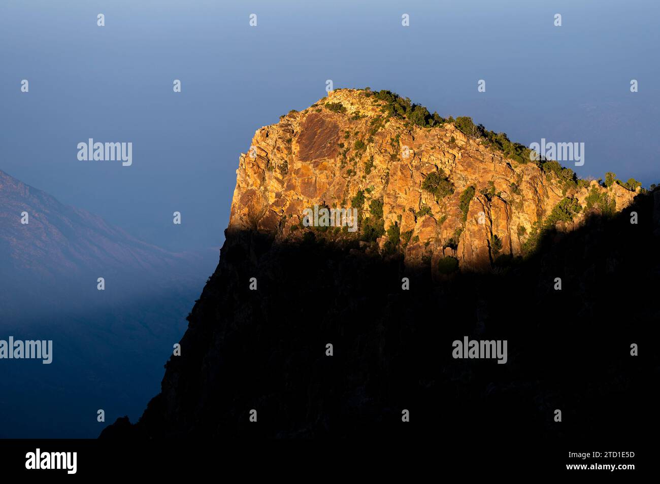 Scopri la bellezza dell'Arabia Saudita. Straordinario paesaggio delle montagne Asir, catena montuosa del Sarawat nella zona di Billasmar. Foto Stock