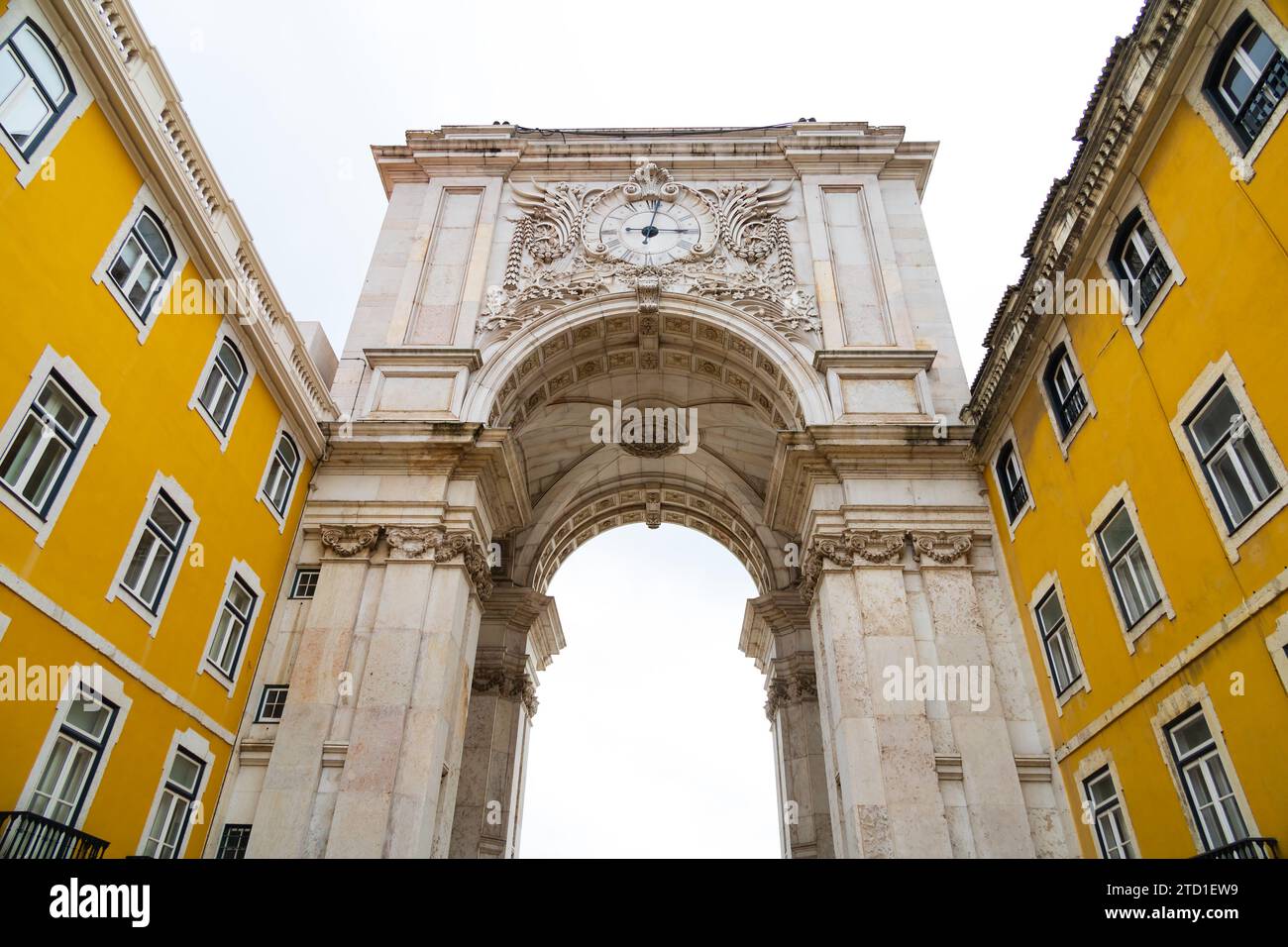 Sotto l'Arco da Rua Augusta porta alla Praca do Comercio. Lisbona, Portogallo Foto Stock