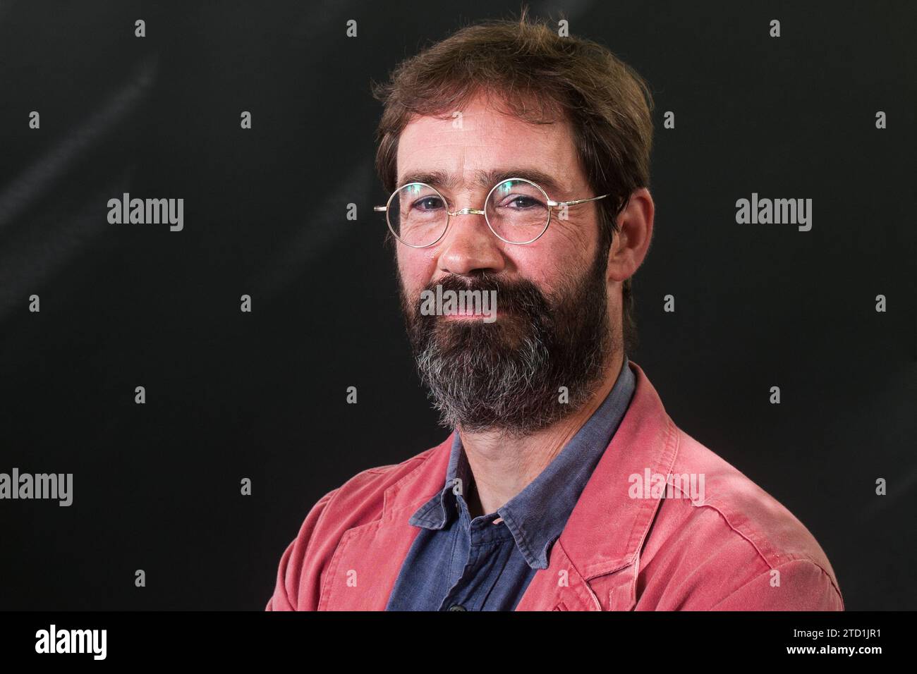 Lo scrittore e agricoltore scozzese James Oswald partecipa a una photocall durante l'Edinburgh International Book Festival il 2017 agosto a Edimburgo, in Scozia. Foto Stock