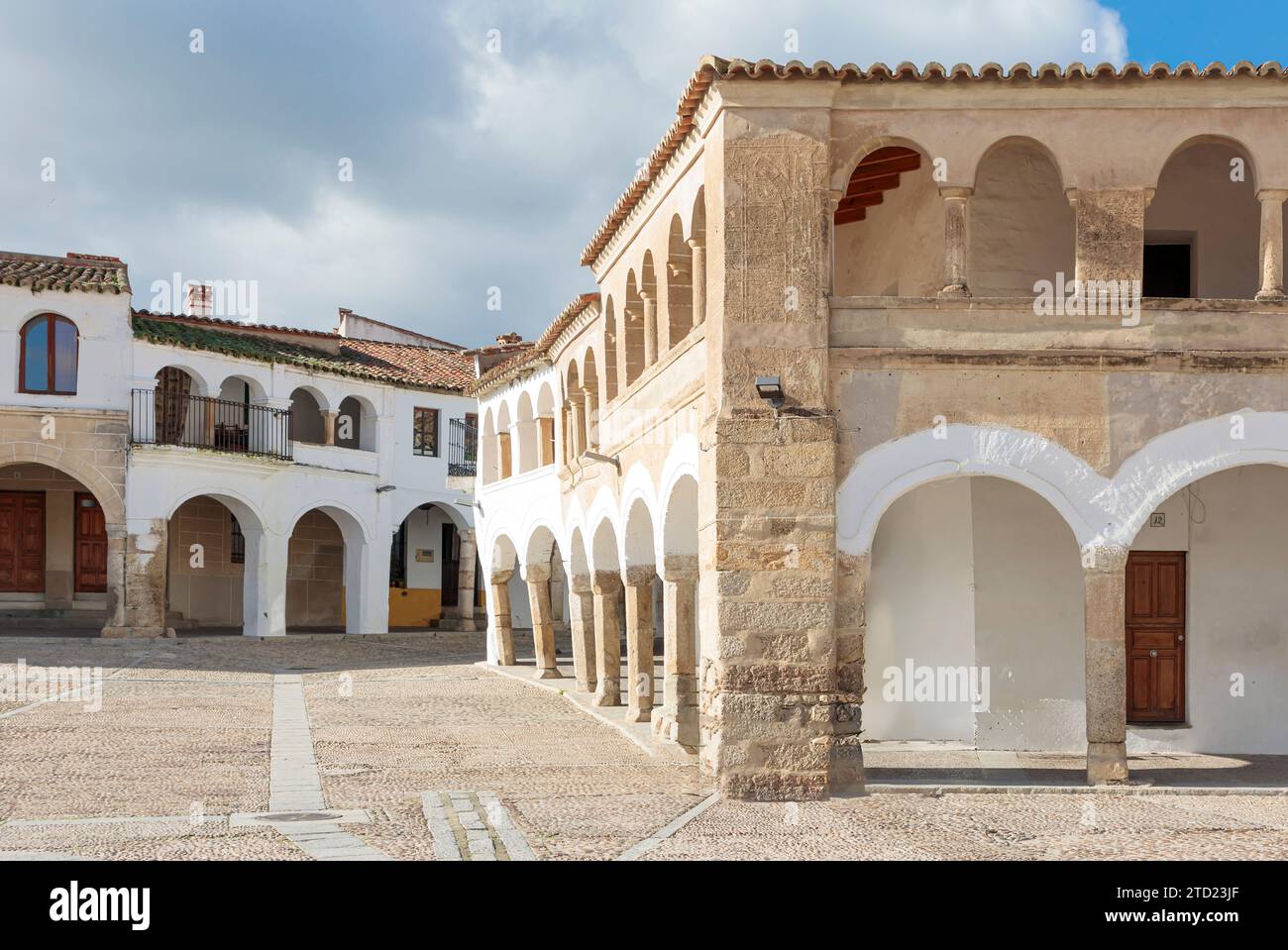 Città vecchia nella campagna spagnola con edifici antichi Foto Stock