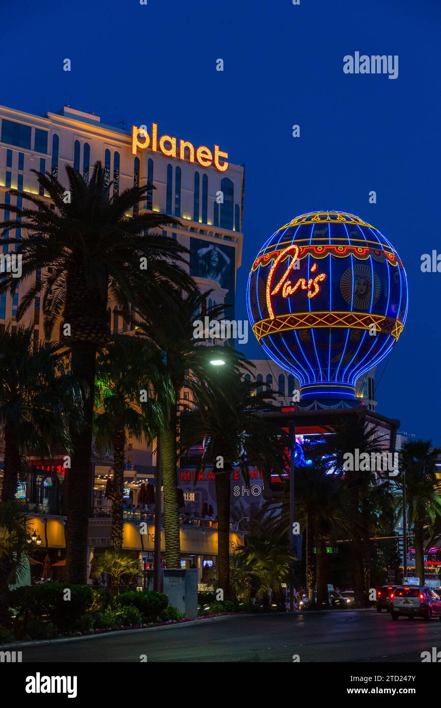 Las Vegas, Nevada, USA - 2 aprile 2017 - Vista notturna Las Vegas Blvd. Vista panoramica dei casinò e dei resort sulla Strip di Las Vegas di notte. Vita notturna sulla Strip Boulevard di Las Vegas. Foto Stock