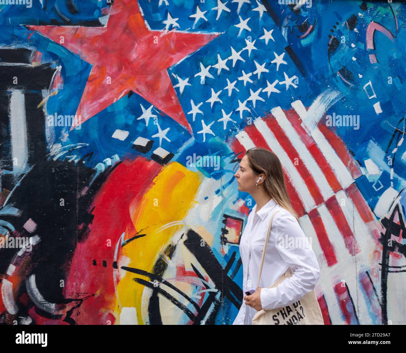 Murale na murze berlińskim, Berlino, Niemcy Foto Stock