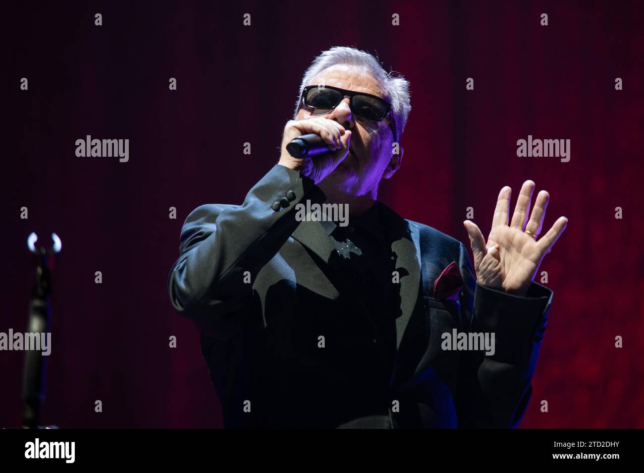 Londra, Regno Unito. 15 dicembre 2023. I Madness si esibiscono dal vivo all'O2 Arena. Cristina Massei/Alamy Live News Foto Stock
